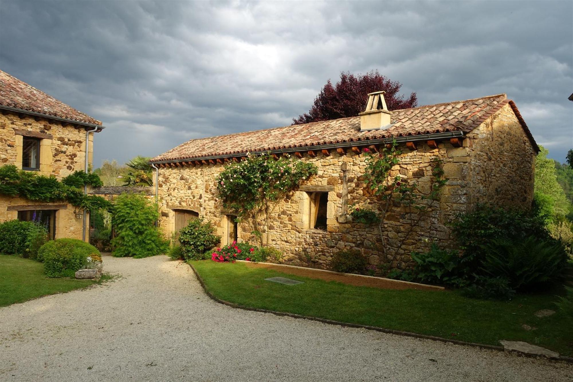 Domaine De Cournet Haut, A 17Th Century Property Set On A Calm, Idyllic Domain With Pool, Tennis, Bikes And More Les Vauries Exterior photo